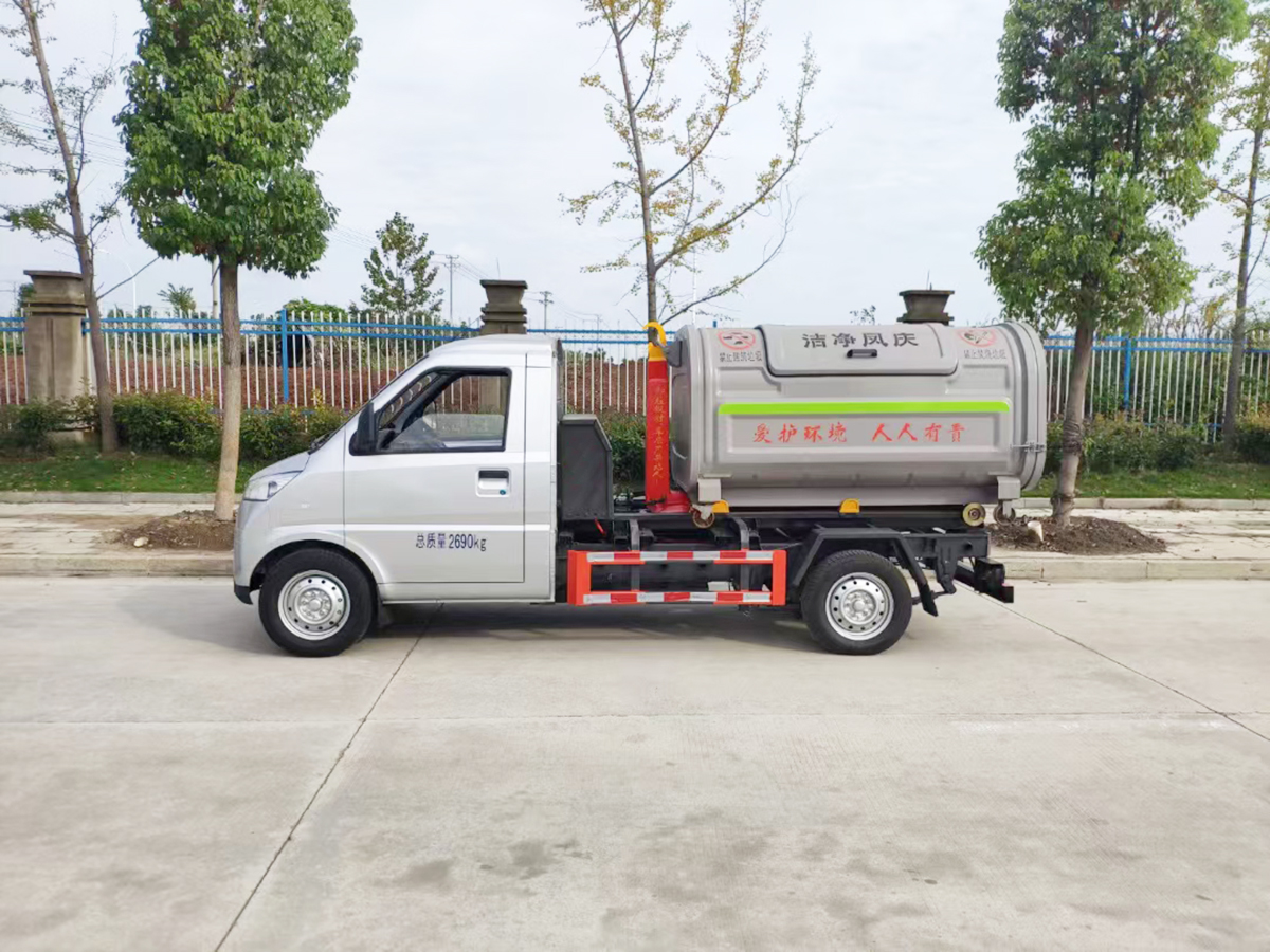   五菱新能源純電動(dòng)勾臂垃圾車