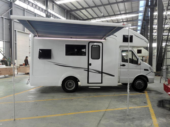 依維柯新寶迪C型房車(chē)租賃版